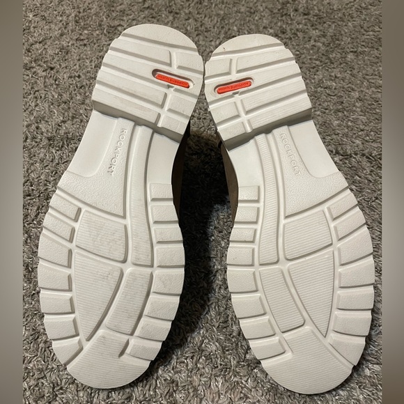 Rockport, brown, lightweight and shock absorbing. One worn once - Picture 3 of 12